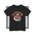 Forsiden af Hurtigere end sin egen motor unisex T-shirt med tryk
