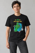 AI-genereret stylingbillede med Alex i Orker Ikke mere unisex T-shirt med tryk