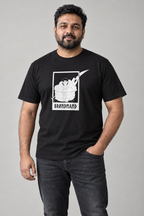 AI-genereret stylingbillede med Ravi i Brøndmand unisex T-shirt med tryk